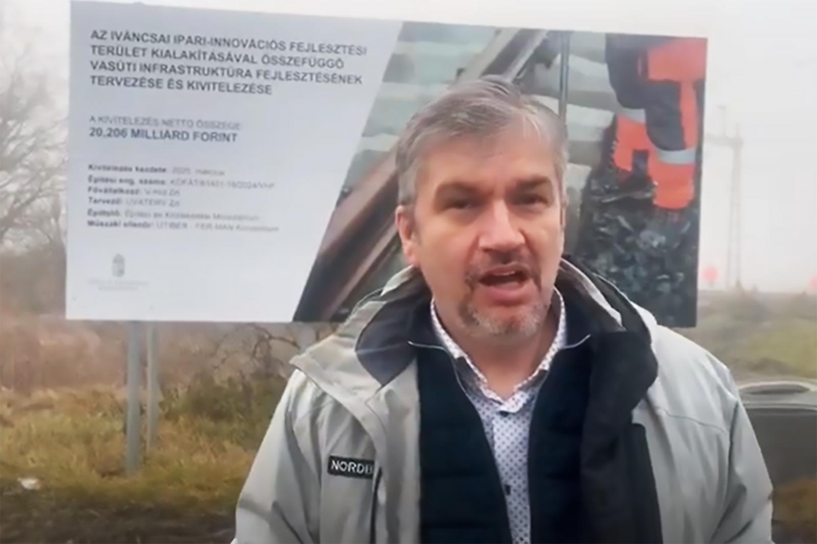 Hadházy Ákos: Húszmilliárdért épít öt kilométernyi vasutat Mészáros Lőrinc az alig működő iváncsai akkugyárhoz