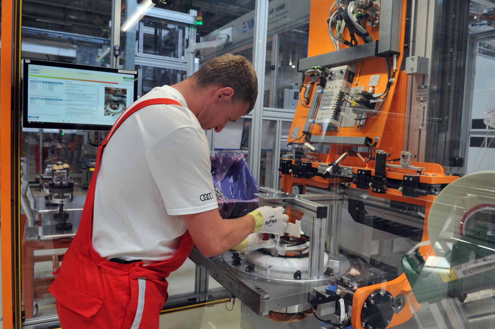 A várható termelési rekord ellenére leépítés jöhet a győri Audinál