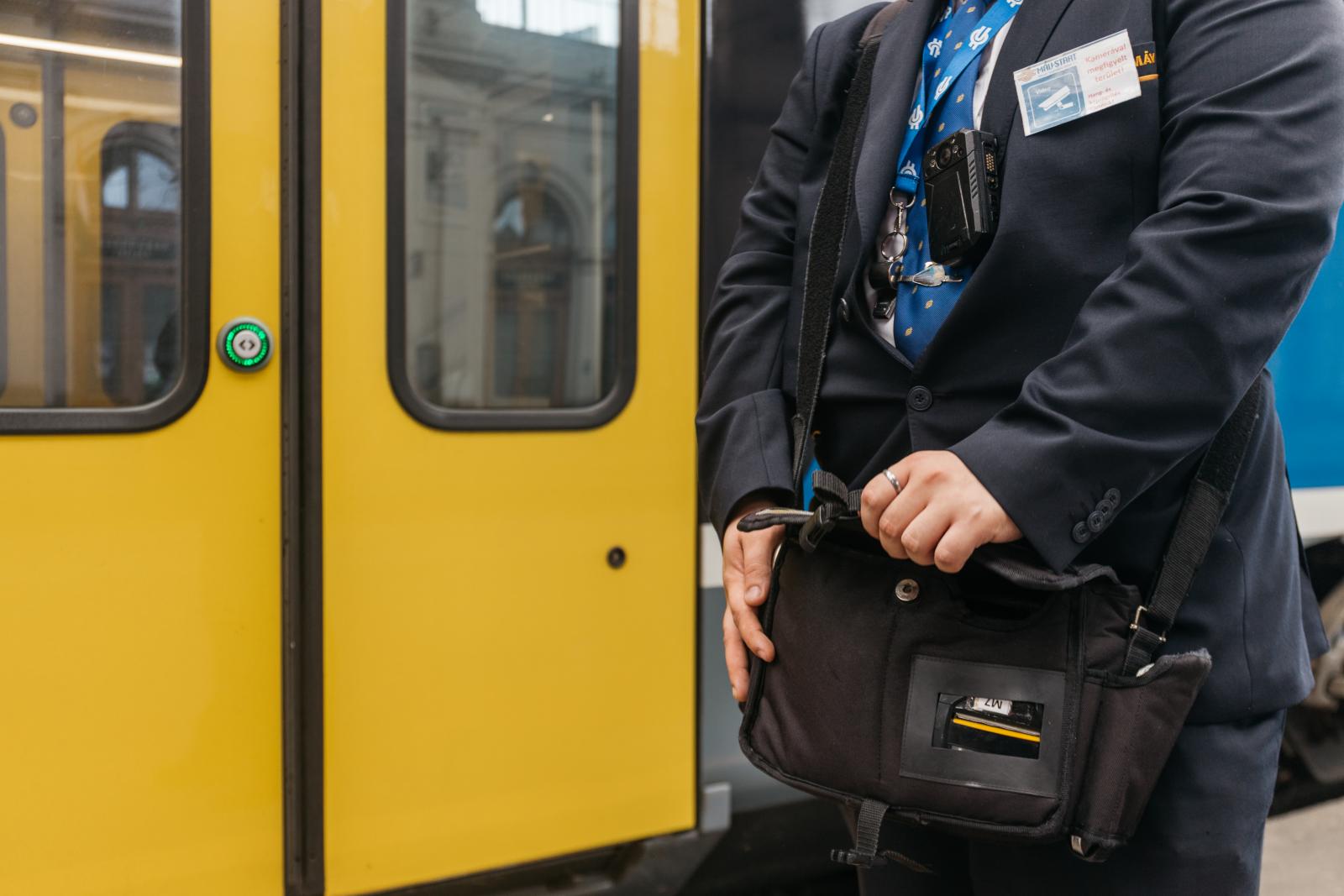 Csornán hagyta a jegyvizsgálókat az IC pótlóbusza, így vissza kellett értük fordulni