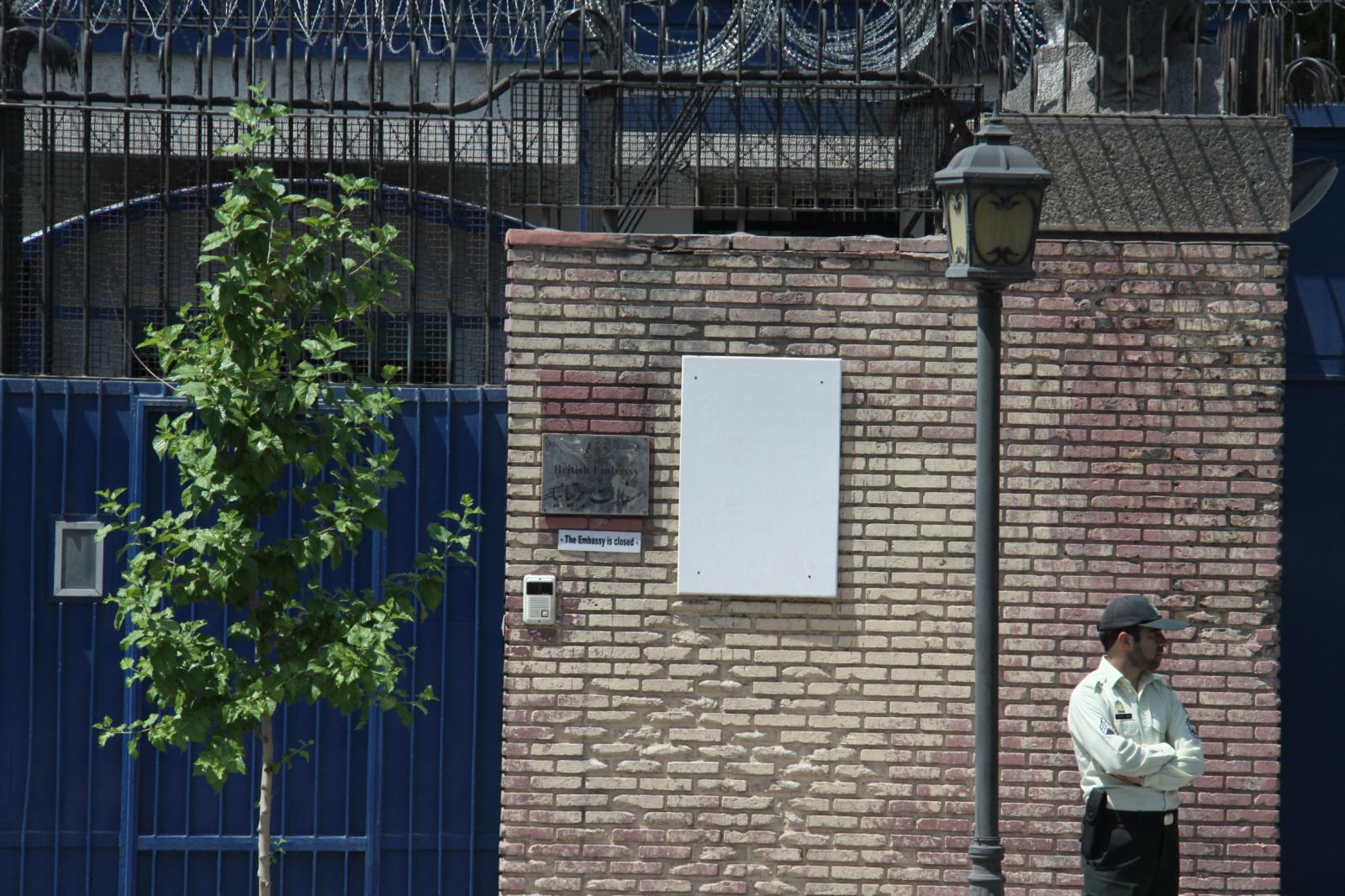 Nagy-Britannia felfüggesztette teheráni nagykövetségének működését