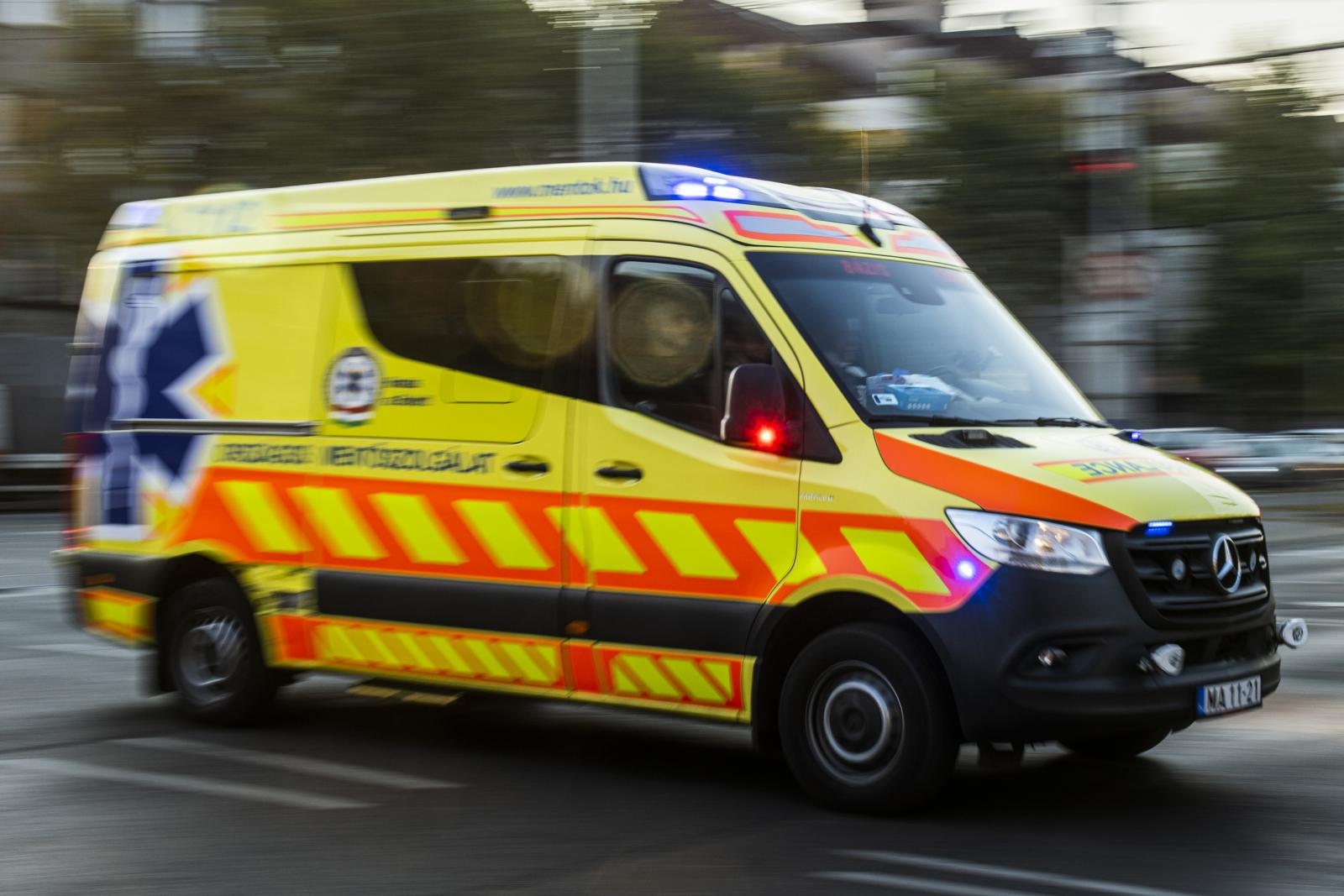 Balesetezett a Samsung gyár dolgozóit szállító busz, az alkalmazottakat még a mentők kiérkezése előtt továbbvitték az üzembe