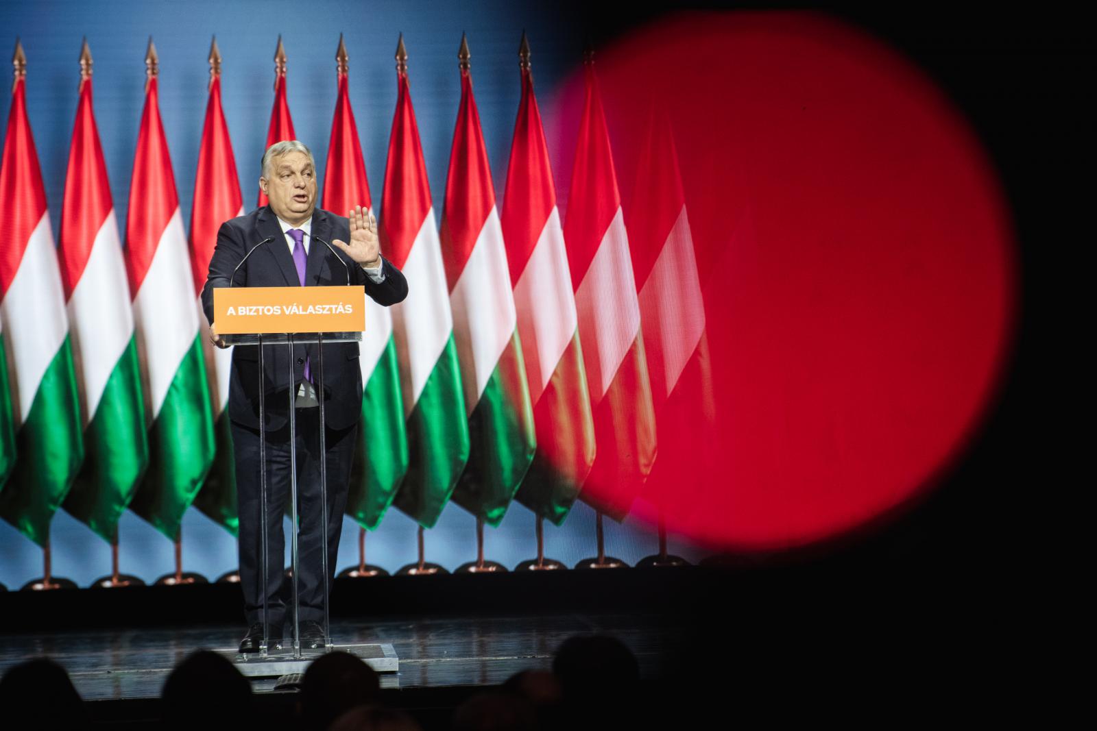 A polgármesterekre tolta át a választások súlyát Orbán Viktor, majd közölte, hogy győzelem esetén az egész önkormányzati rendszert átalakítják