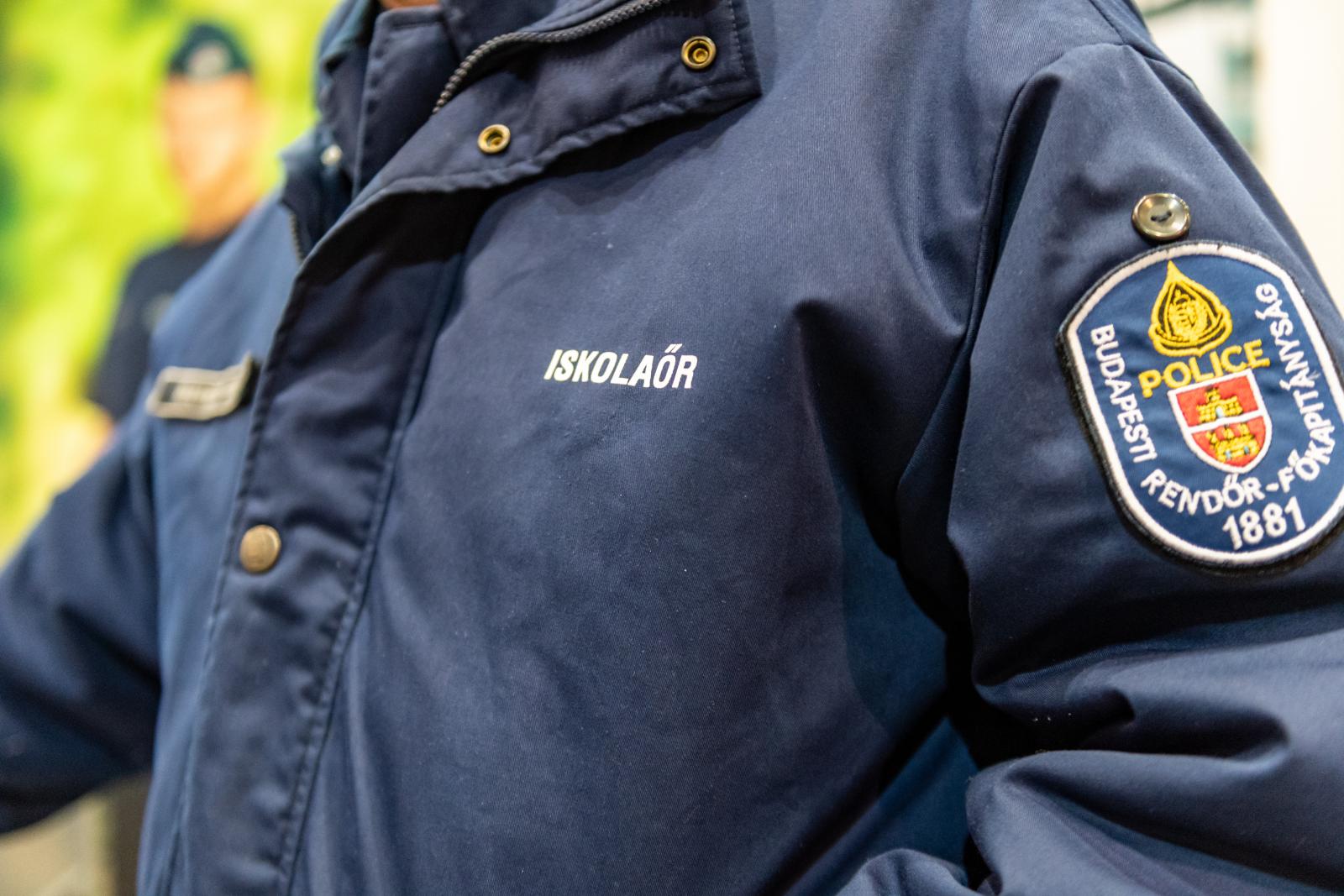 Arccal földre lökött egy 9 éves gyereket egy iskolaőr
