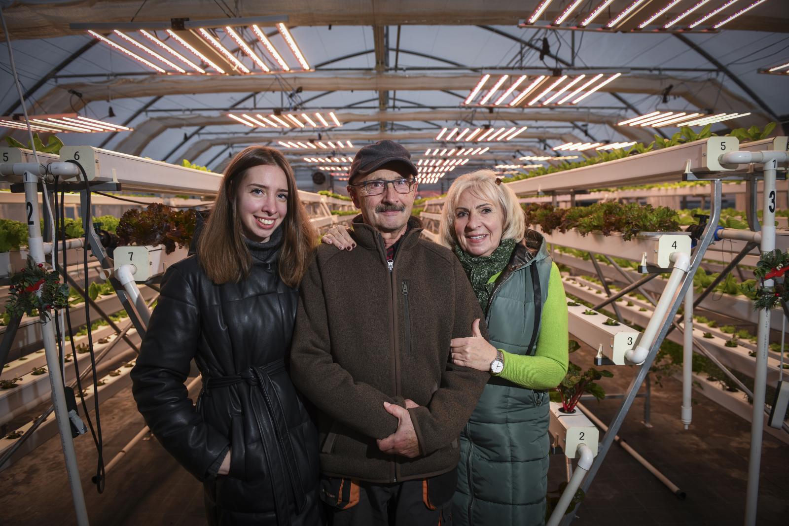 „Ideje lenne mindenkinek eldobnia a kapát és a gereblyét”