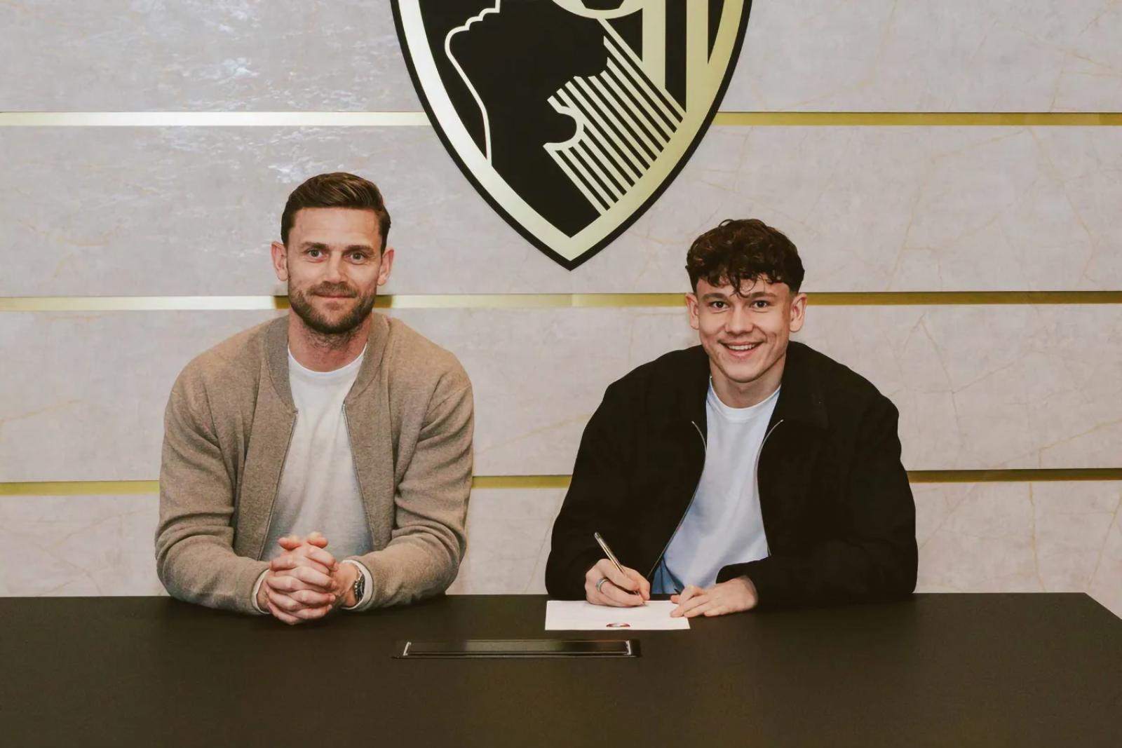 Hivatalos: Tóth Alex a Bournemouth-hoz szerződött