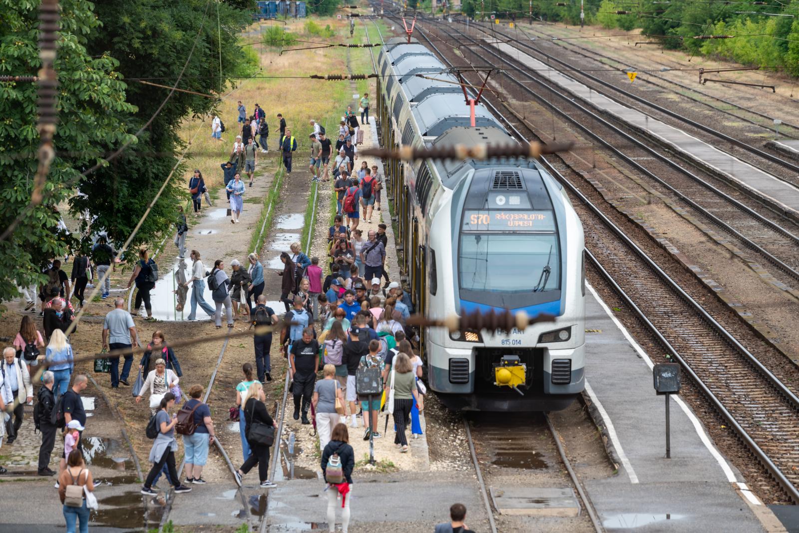 Inzulint, vívókardot és tacskót is hagytak el tavaly a MÁV járatain