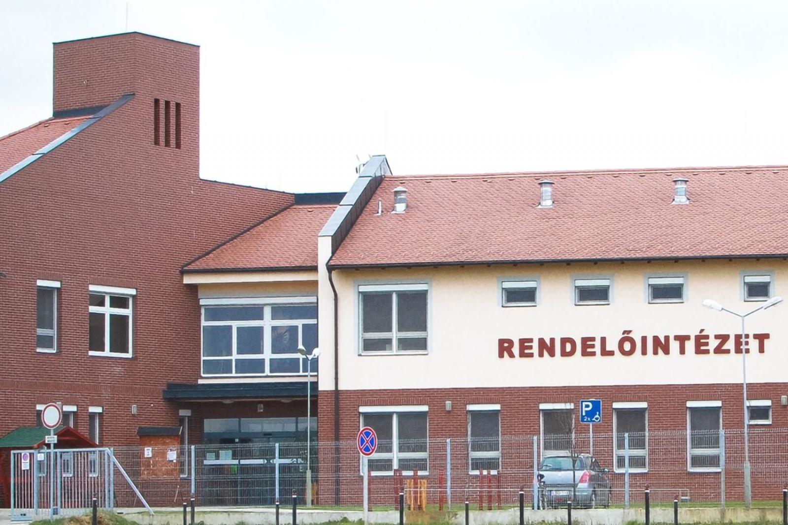 Vécékefetolvajt fogtak a vámospércsi rendelőben