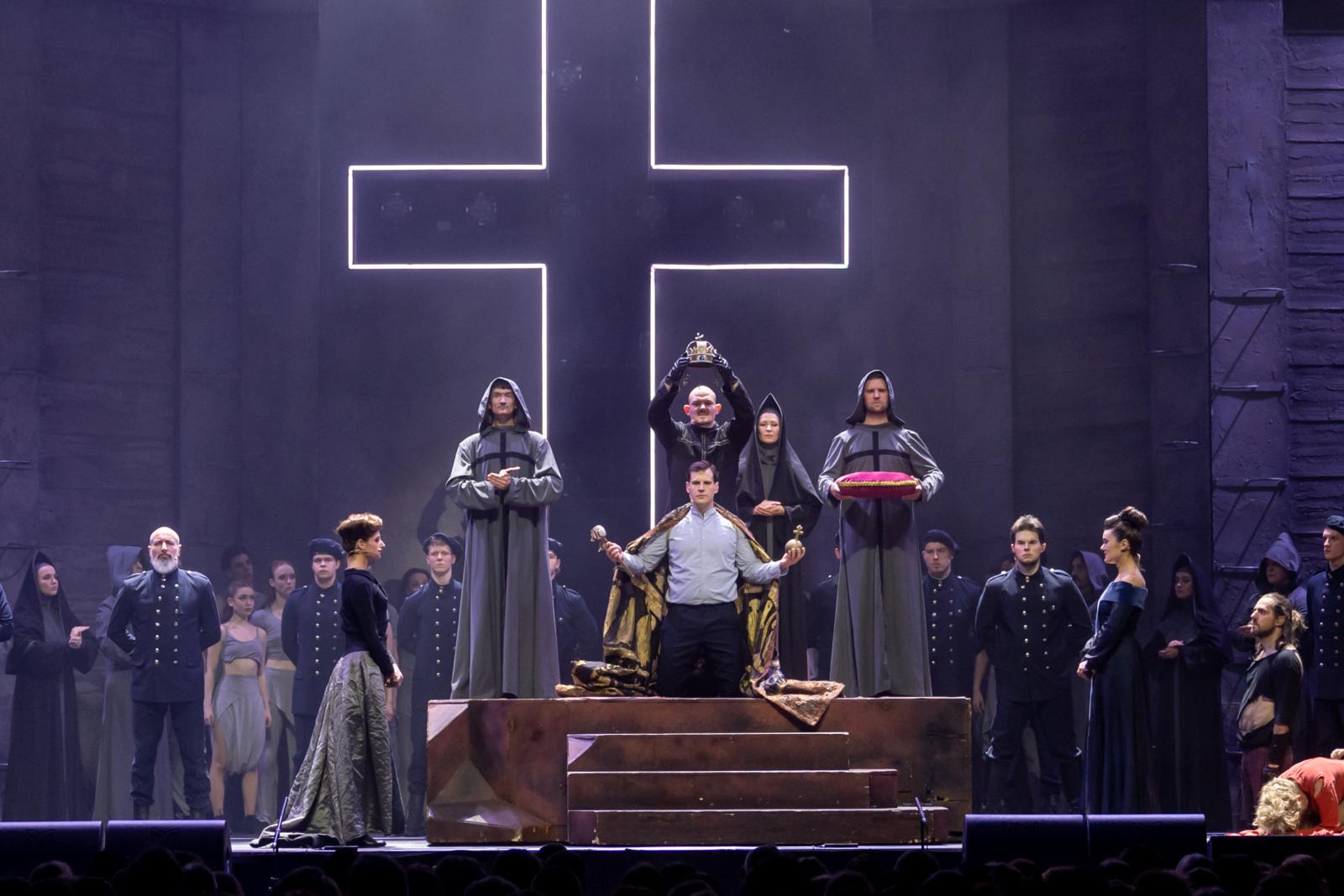 Mondd, te kit választanál?