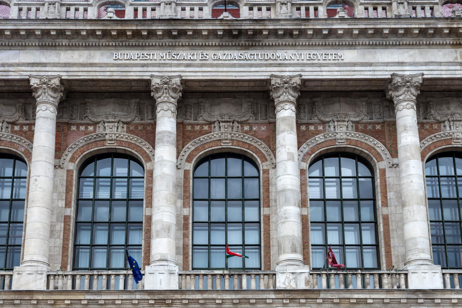 Nem működött a fűtés a BME egyik épületében, kabátban vizsgáztak a hallgatók