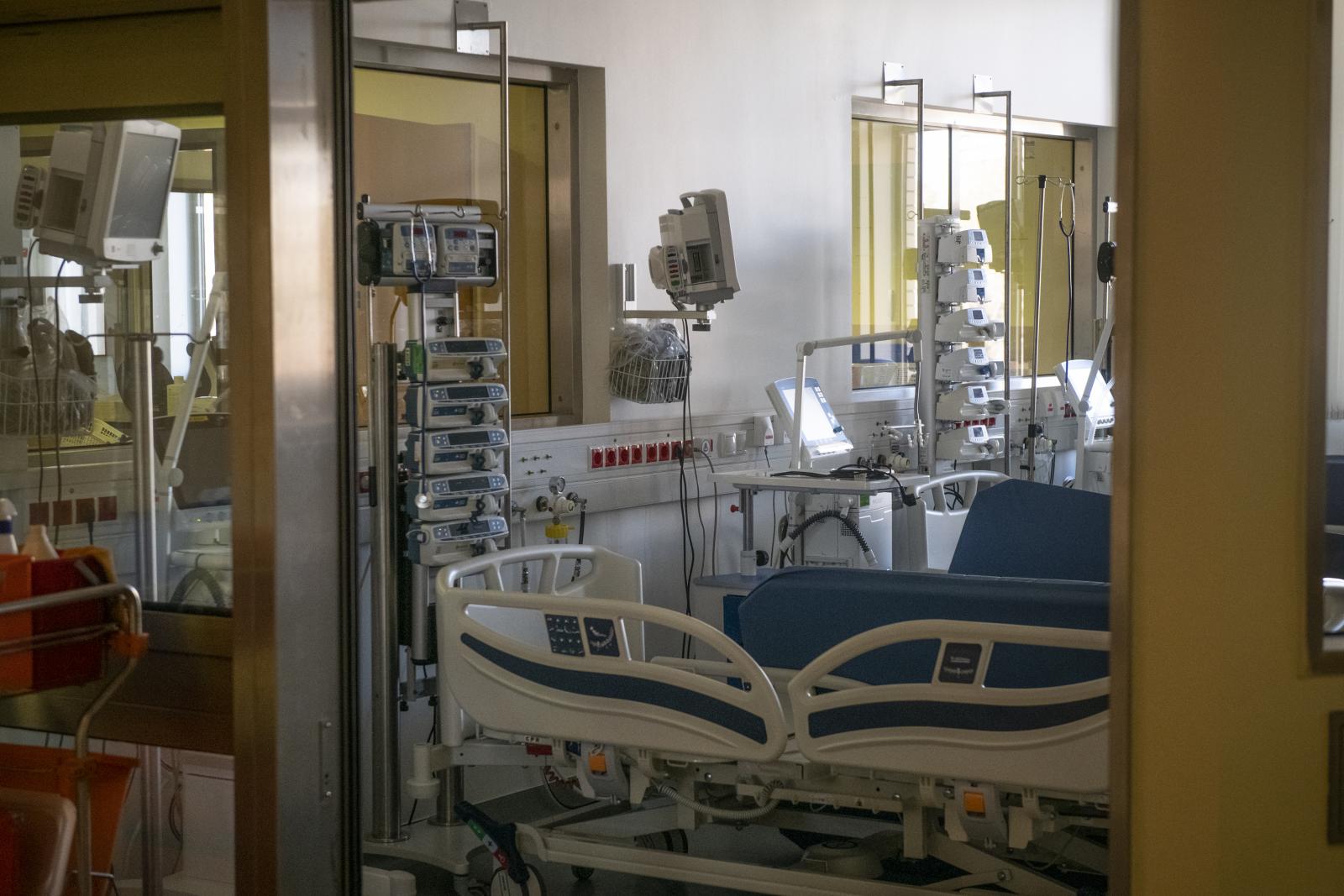 Százmilliárd forint adósság árnyéka: mi törik el először a kórházi ellátásban?