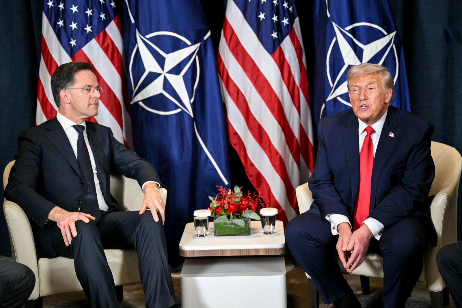 Donald Trump elnök kétoldalú találkozót folytat Mark Rutte NATO-főtitkárral a Világgazdasági Fórumon Davosban, Svájcban, 2026. január 21-én.