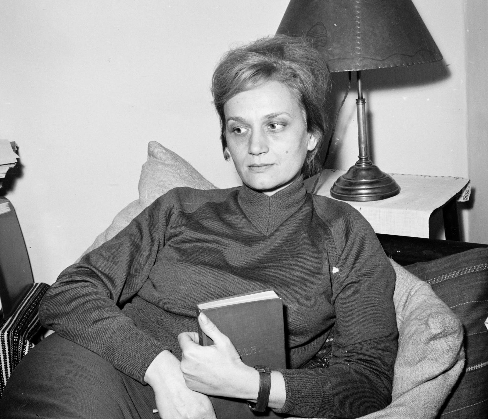 „Kemény és keserű szavak” – Nemes Nagy Ágnes szétszórt szövegei