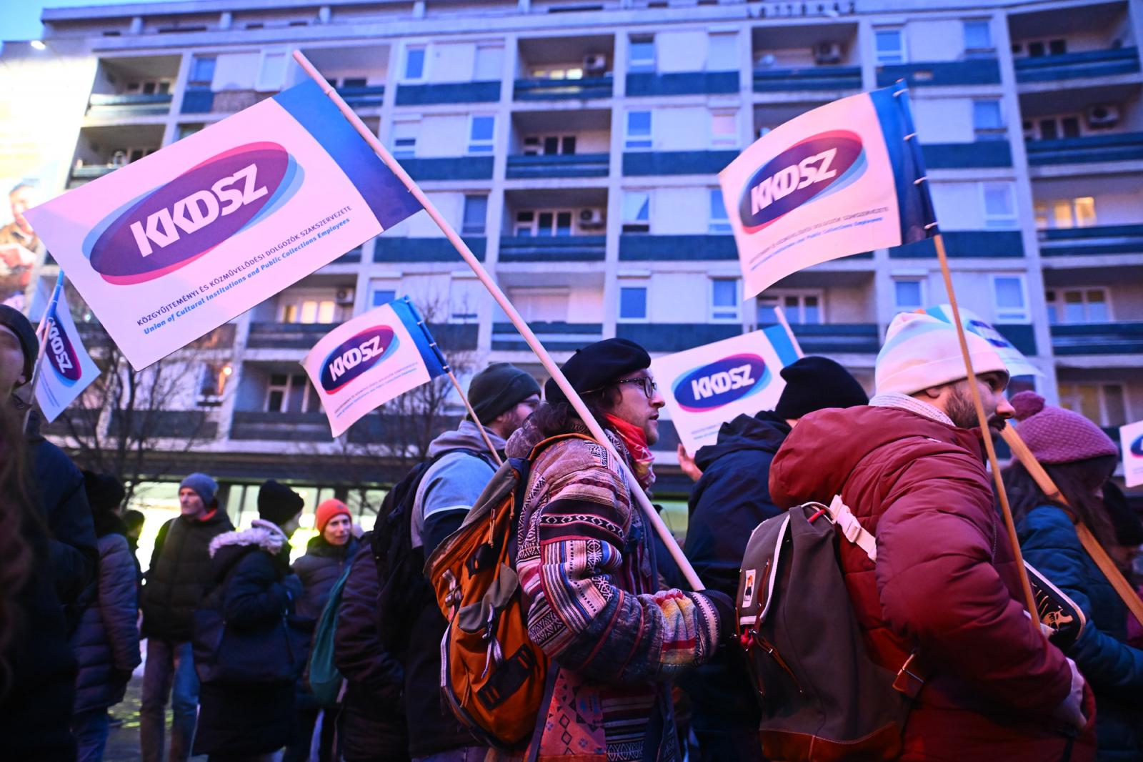 Béremelésért tüntettek a kulturális dolgozók