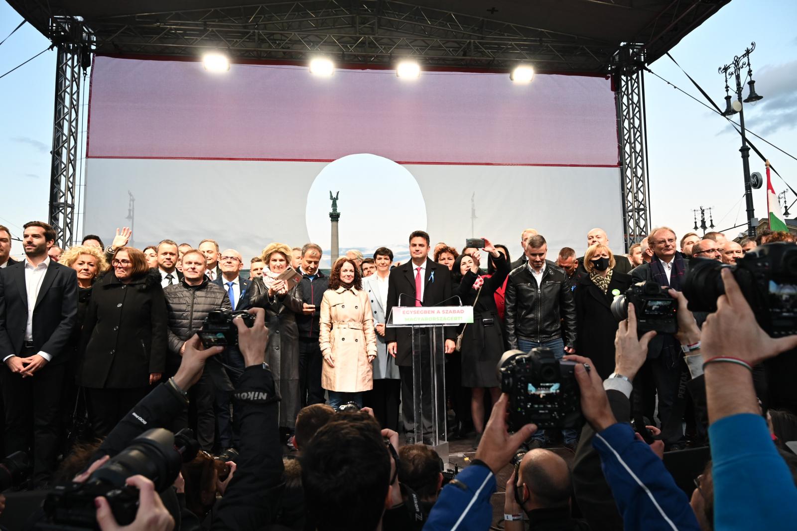 Az MSZP február közepén dönt választási indulásuk formájáról, a Jobbik márciusban állít országos listát