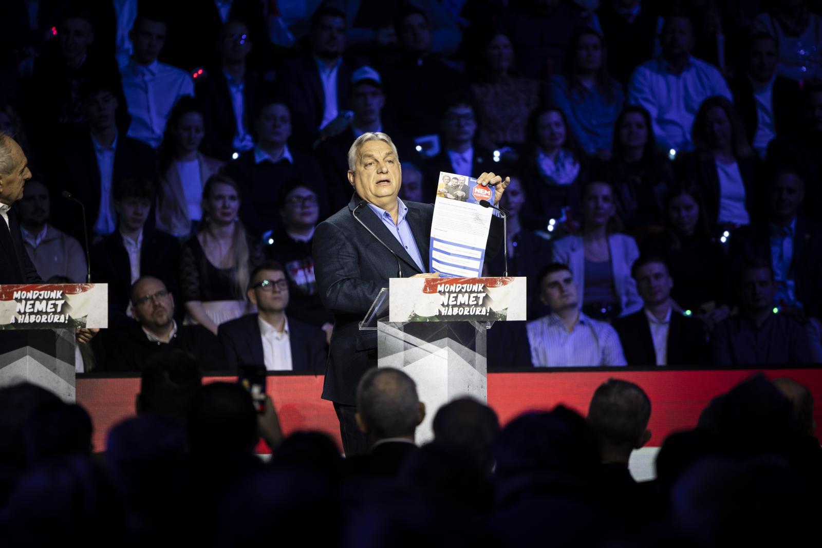 Magyar Péter nyerte ezt ezt a szombatot is, a a nagy bocsánatkérés árnyékában Orbán Viktornak csak néhány történetre futotta