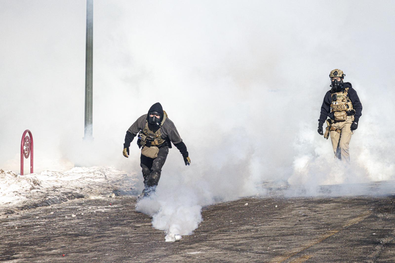 Megint agyonlőttek egy embert az amerikai bevándorlási hatóság emberei, Minneapolisban újra elszabadultak az indulatok