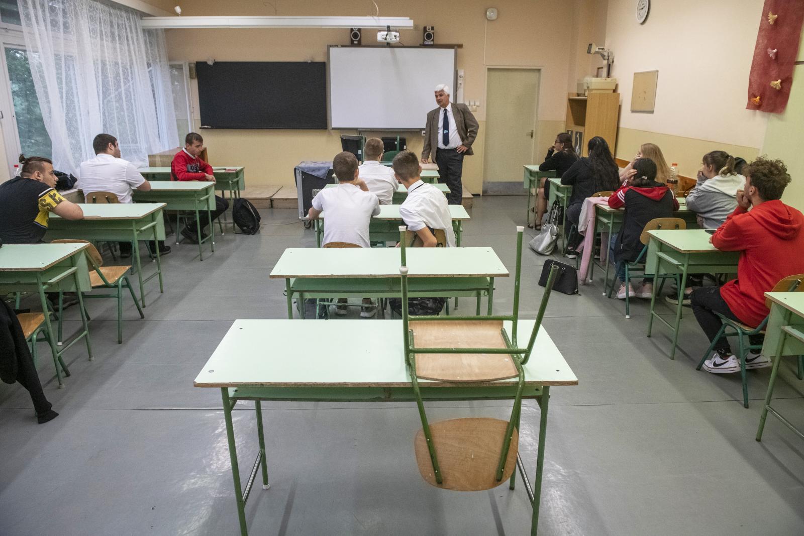 Az összes magyarországi szakképző intézményben bevezetik az MI-oktatást