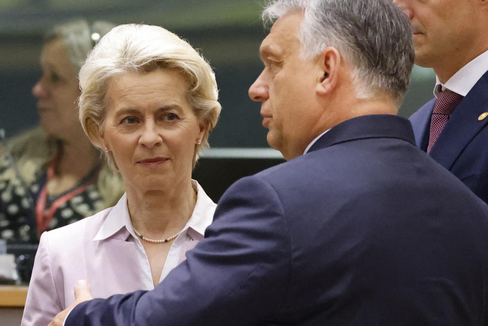 Az Orbán-kormány eltapsolna 297 milliárd forint gazdaságfejlesztési támogatást, csak az egyik probléma, hogy ez a pénz egyszerűen nem létezik