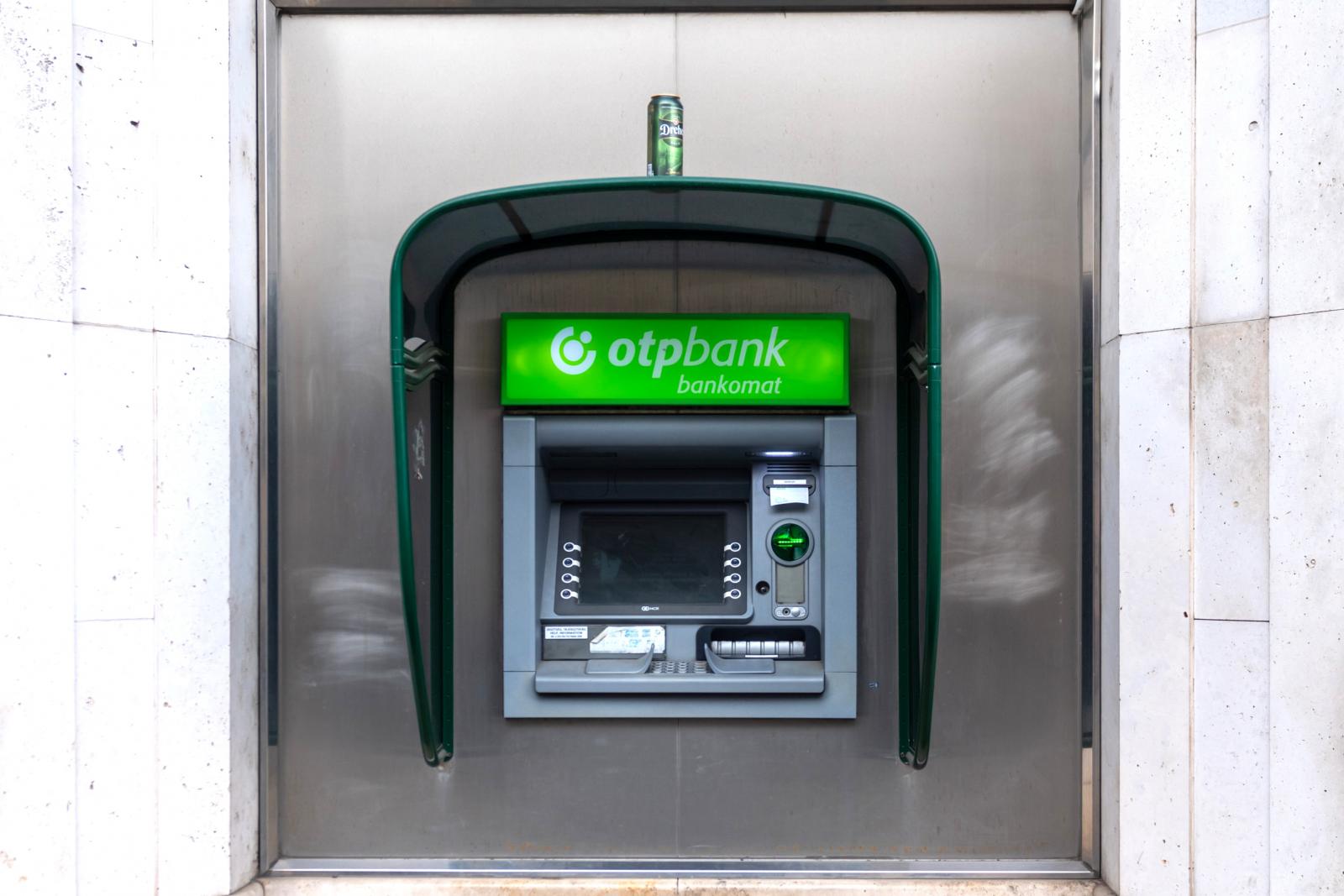 Tévesen vont le pénzt az OTP egyes ügyfelek készpénzfelvételénél