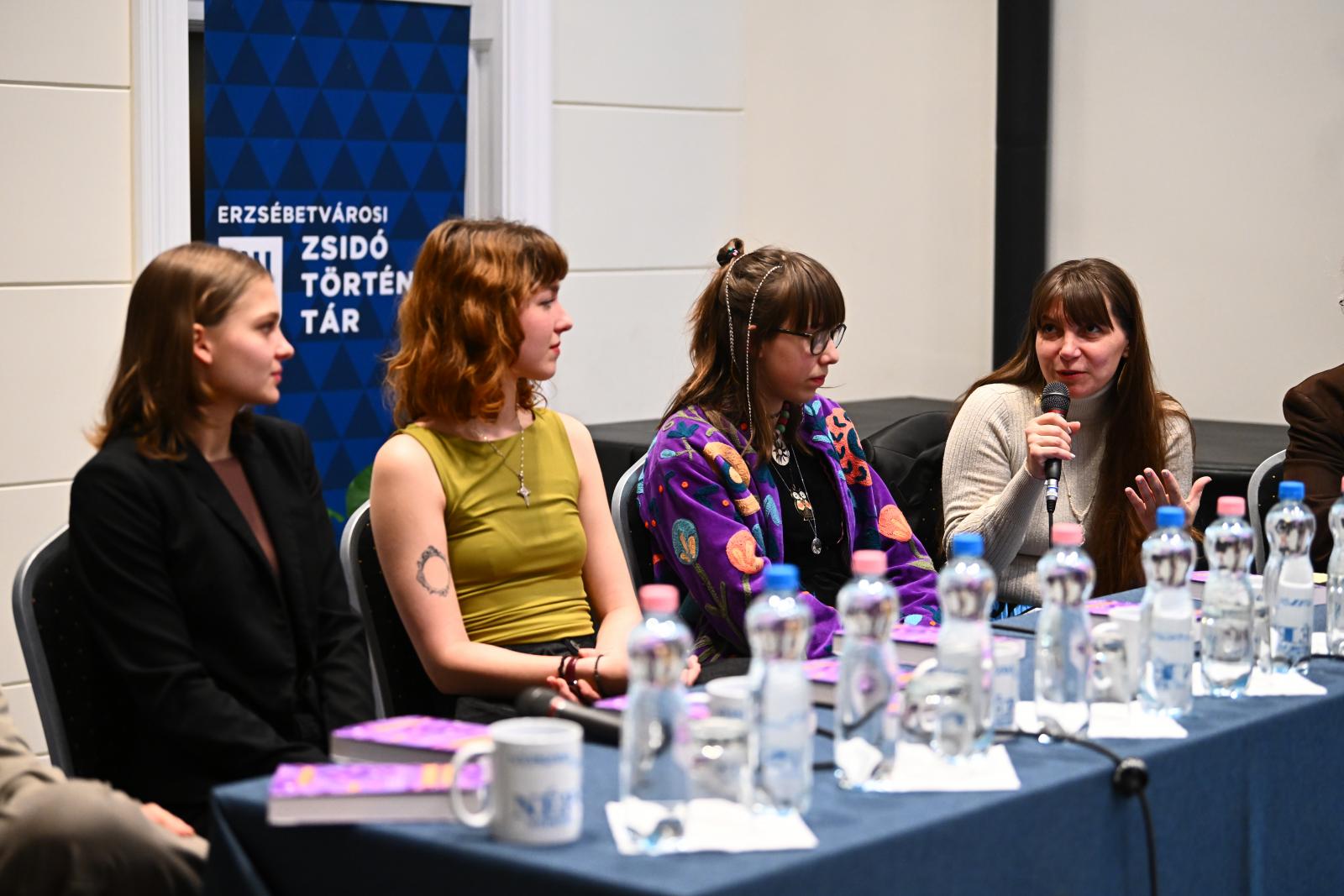 „Vacak világot sikerült idecsöppenteni körétek, és ezzel is szembesül az ember, amikor ezeket olvassa”