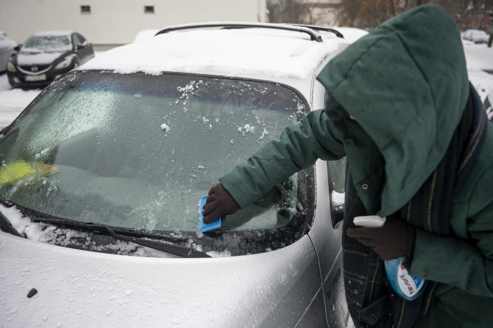 Néhol havazás lehet, többfelé ónos esőre figyelmeztetnek
