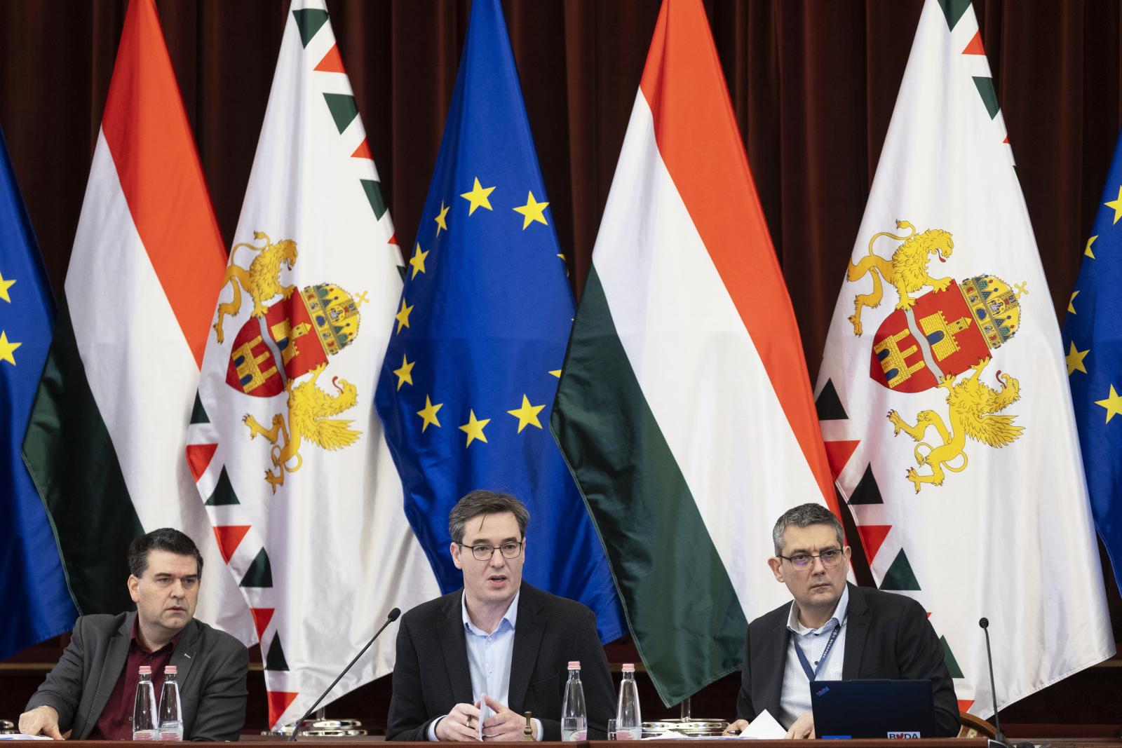 Arany Hólapát díj, aluljárók lezárása, ebösszeírás – Folytatódott a Fővárosi Közgyűlés idei első ülése