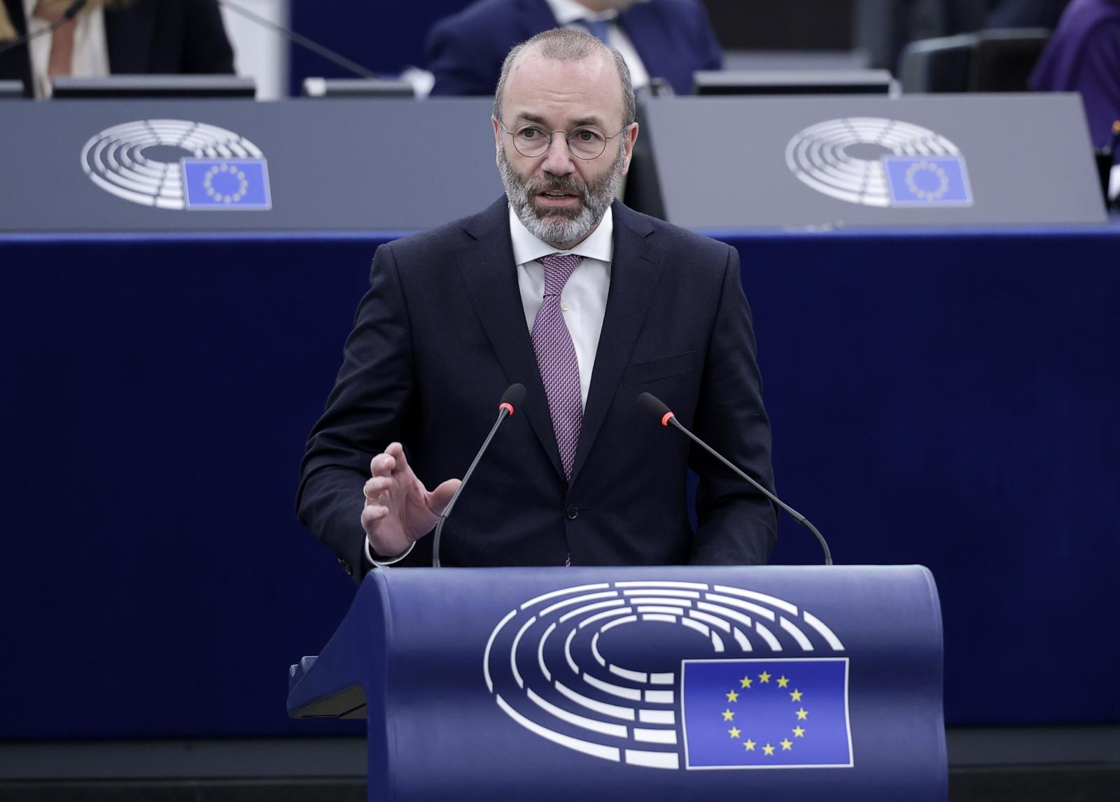 Manfred Weber összevonná az Európai Bizottság és az Európai Tanács elnöki posztját, hogy az EU-nak legyen végre egy mérvadó hangja is