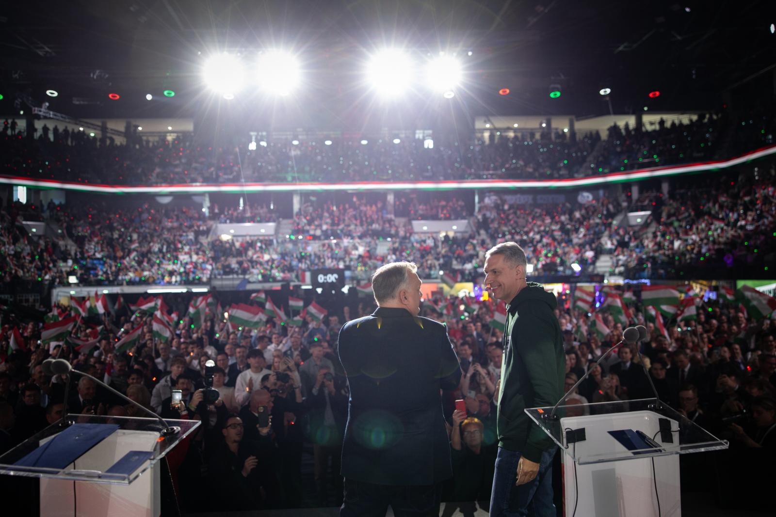 A magyarok 55 százaléka szerint Orbán Viktor elfáradt, már alkalmatlan, a legtöbb fideszes Szijjártó Péternek adná a miniszterelnöki széket