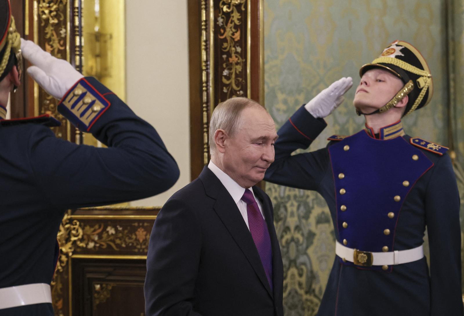 A Kreml szerint Vlagyimir Putyin azért egyezett bele a támadások felfüggesztésébe, hogy kedvező feltételeket teremtsen a tárgyalásokhoz