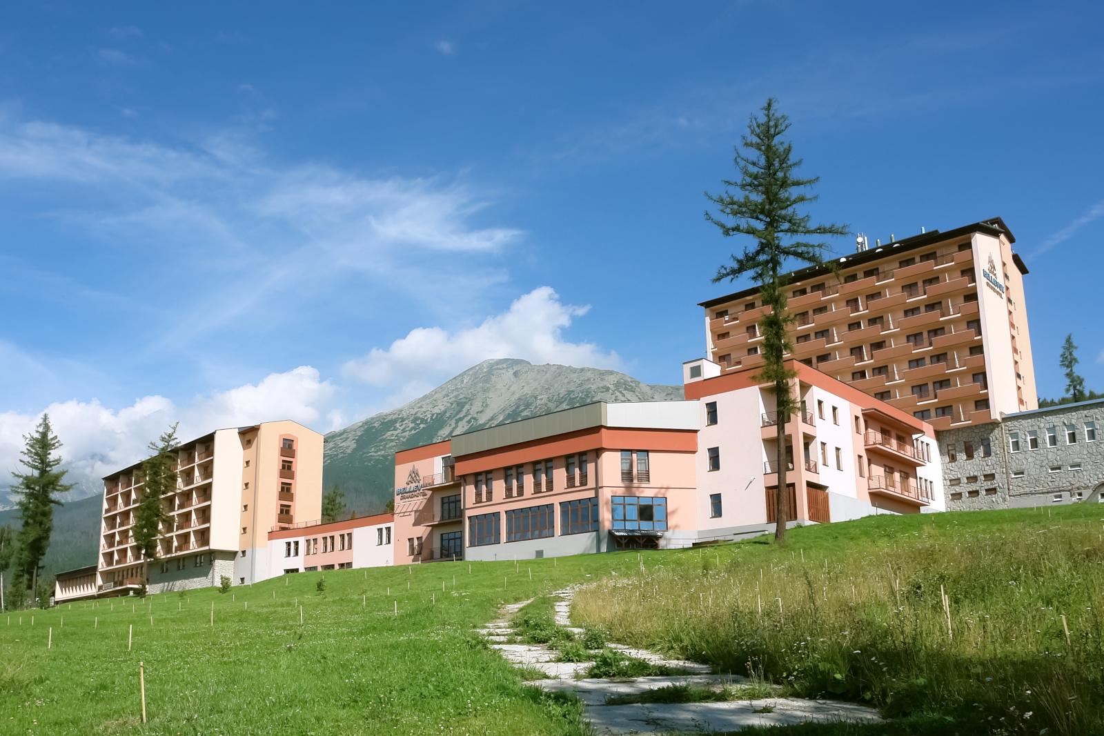 Szlovákiába ment luxizni a Fidesz káderképzője, az Orbán Balázs vezette Mathias Corvinus Collegium