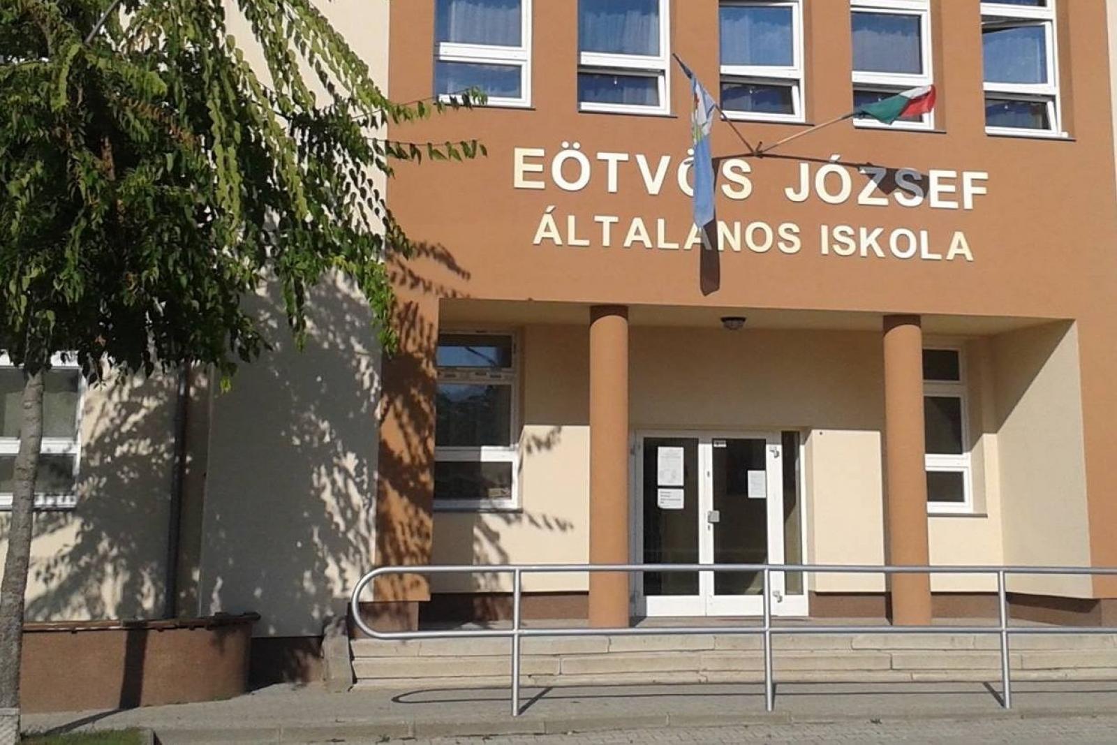 Öngyilkossági kísérlet: bántalmazott kisfiú akasztotta fel magát egy tantermi fogasra