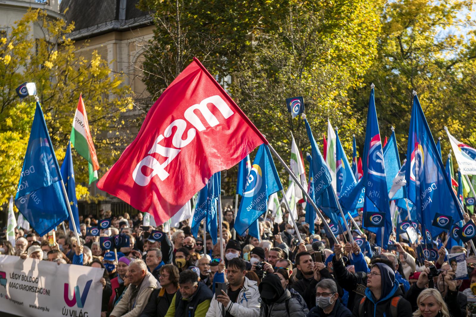 Baloldal, Házon kívül?