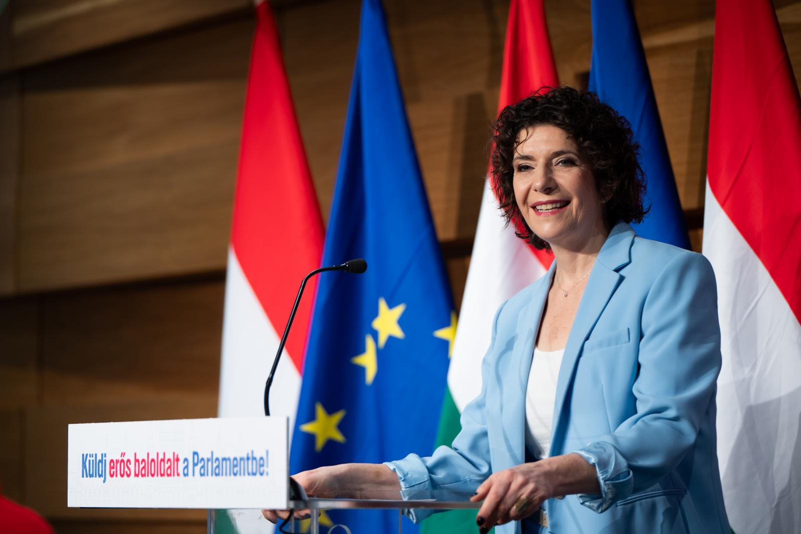 Dobrev Klára: Ha mindenki hajlandó is meghülyülni, mi DK-sok őrizzük meg a józan eszünket!