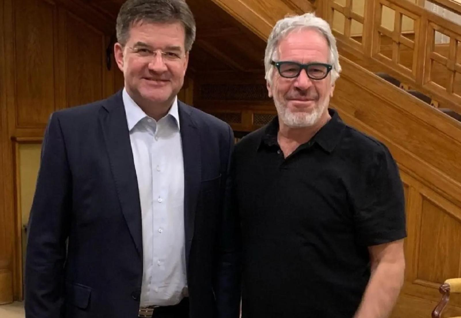 Lemondott Robert Fico tanácsadója, aki nagyon szeretett lányokról írni Jeffrey Epsteinnek