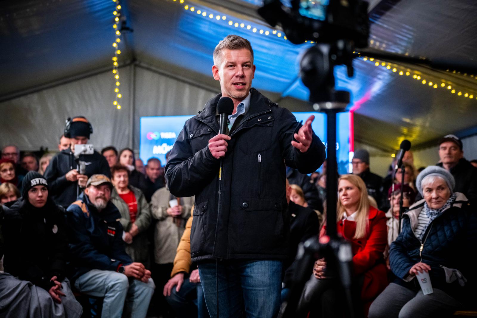 Világhír lett a Népszavában megjelent felmérésből, hogy a Tisza Párt továbbra is stabilan vezet a Fidesz előtt