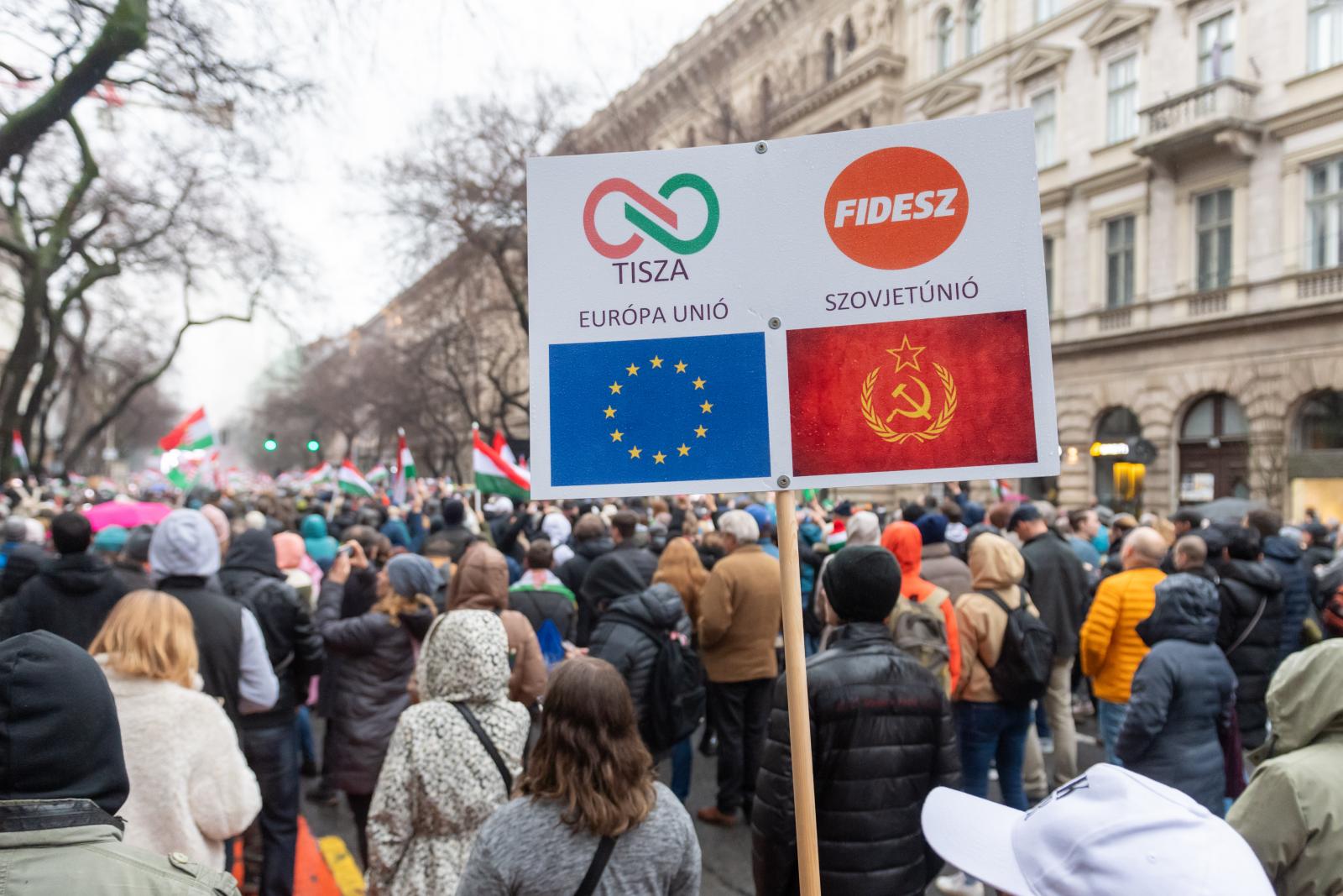 Megmerevedtek a frontvonalak, vezet a Tisza, nem tudott faragni hátrányából a Fidesz