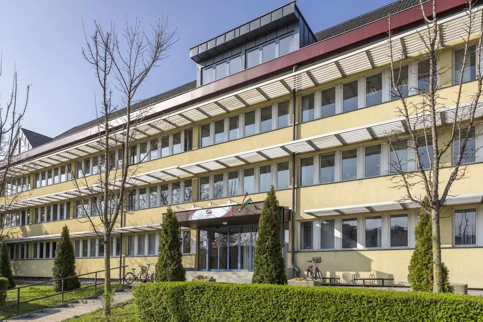 A Fidesz által irányított győri önkormányzati cég azt állítja, nem tűnt el 1,7 milliárd forint, a polgármester szerint mindenkit hülyének néznek