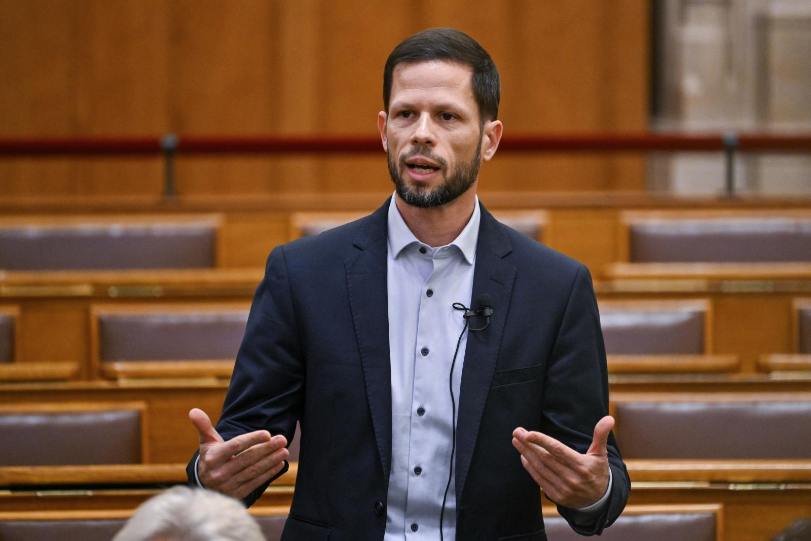 Tordai Bence: Hogyan szivattyúztak ki tízmilliárd forint közpénzt volános cégekből?