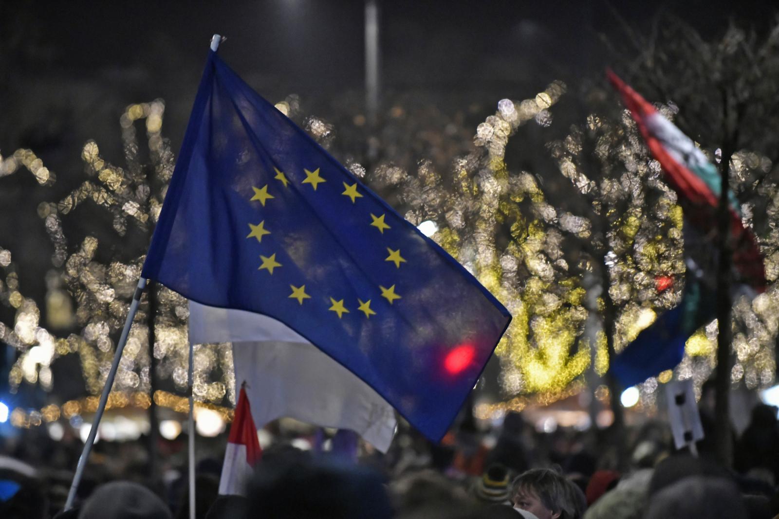 Elkészült a felmérés, a magyarok kevésbé félnek a háborútól és a migrációtól az uniós átlagnál