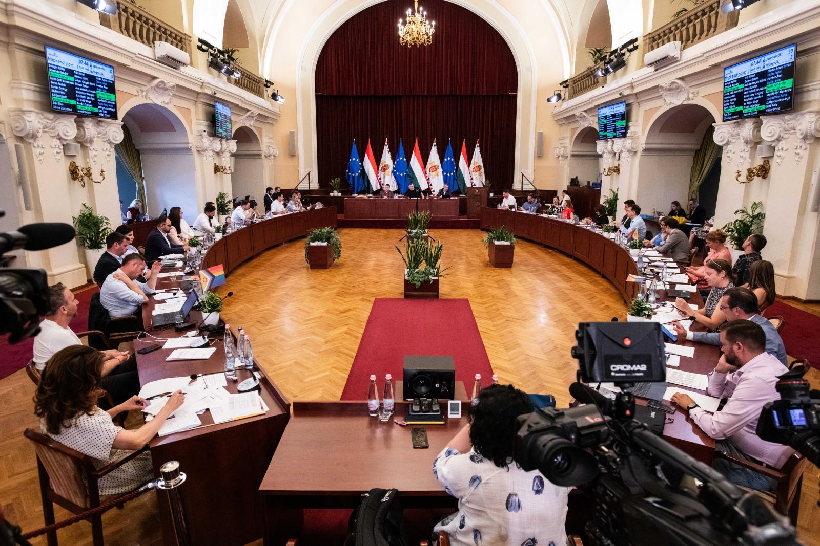 Szolidaritási hozzájárulás: az Orbán-kormány külön rendeletben rögzíti, hogy nem illeti meg jogvédelem az önkormányzatokat