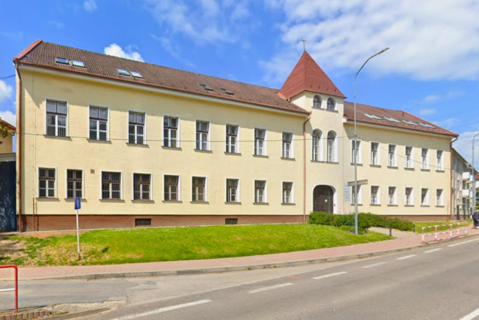 Airsoft puskával lövöldözött egy hatodikos diák egy vágújhelyi iskolában