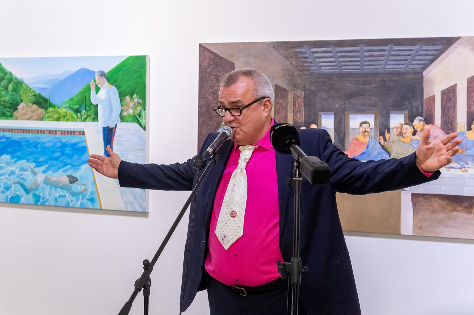 Szavazz a tárlaton! – Hatvanéves lett drMáriás