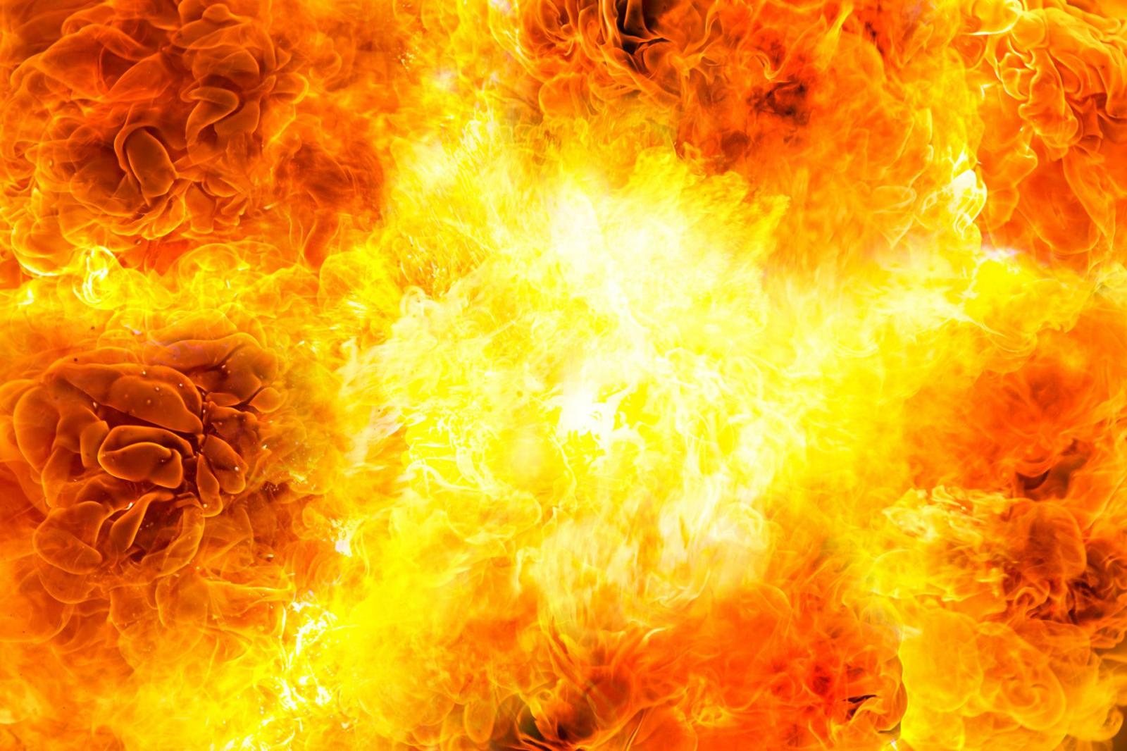 Kisiklott és felrobbant egy benzinszállító vonat Oroszországban