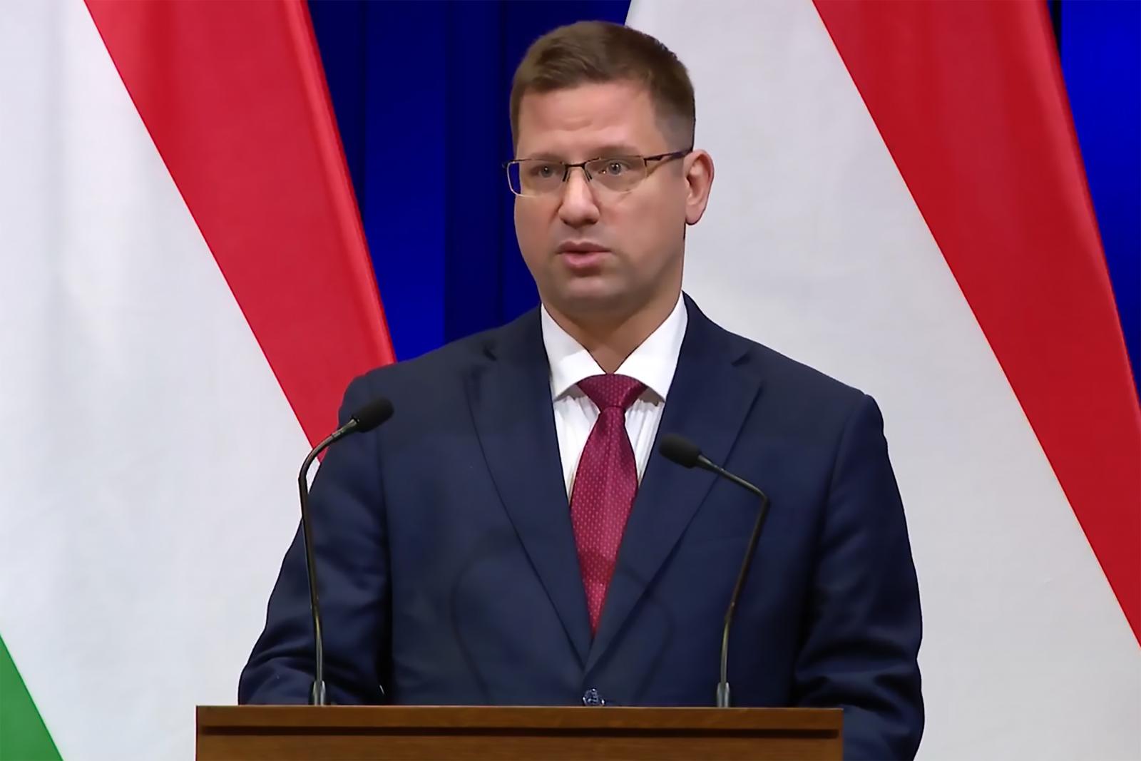 Gulyás Gergely szerint lehet, hogy a Medián kutatása a Tisza Pártban készült, Lázár-ügy pedig nincs