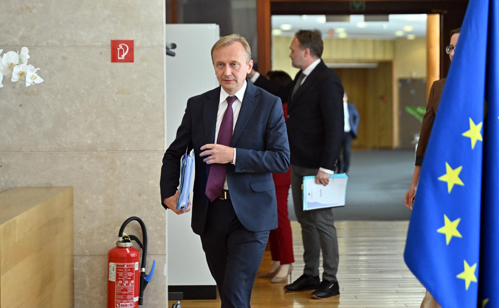 Sínen van Ukrajnának a 90 milliárd eurós uniós hitel, már csak az Európai Parlament döntésére kell várni