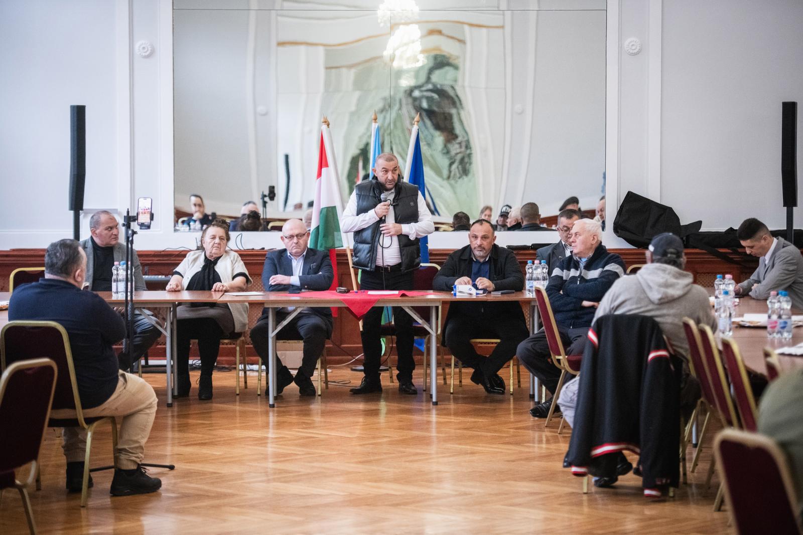 „Lázár János ominózus kijelentése még a romák elleni sorozatgyilkosságnál is jobban elérte a cigány közösség ingerküszöbét”