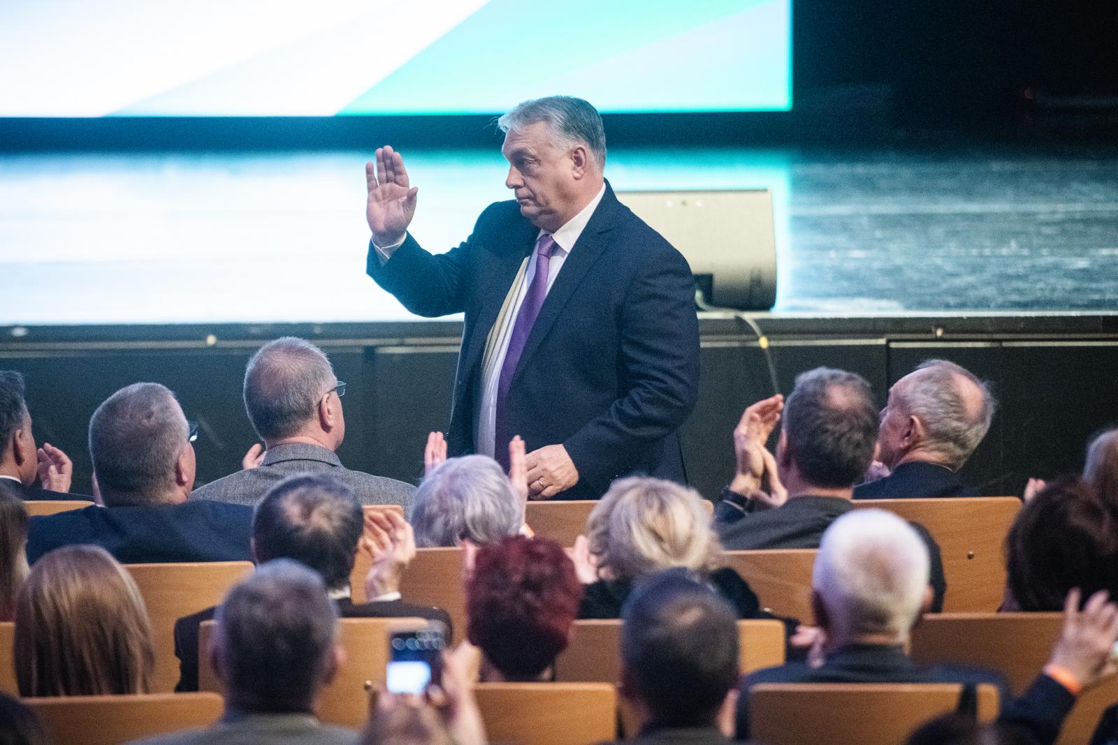 Megkérdezték a magyarokat, csaknem kétharmaduk simán leléptetné a miniszterelnököt két mandátum után