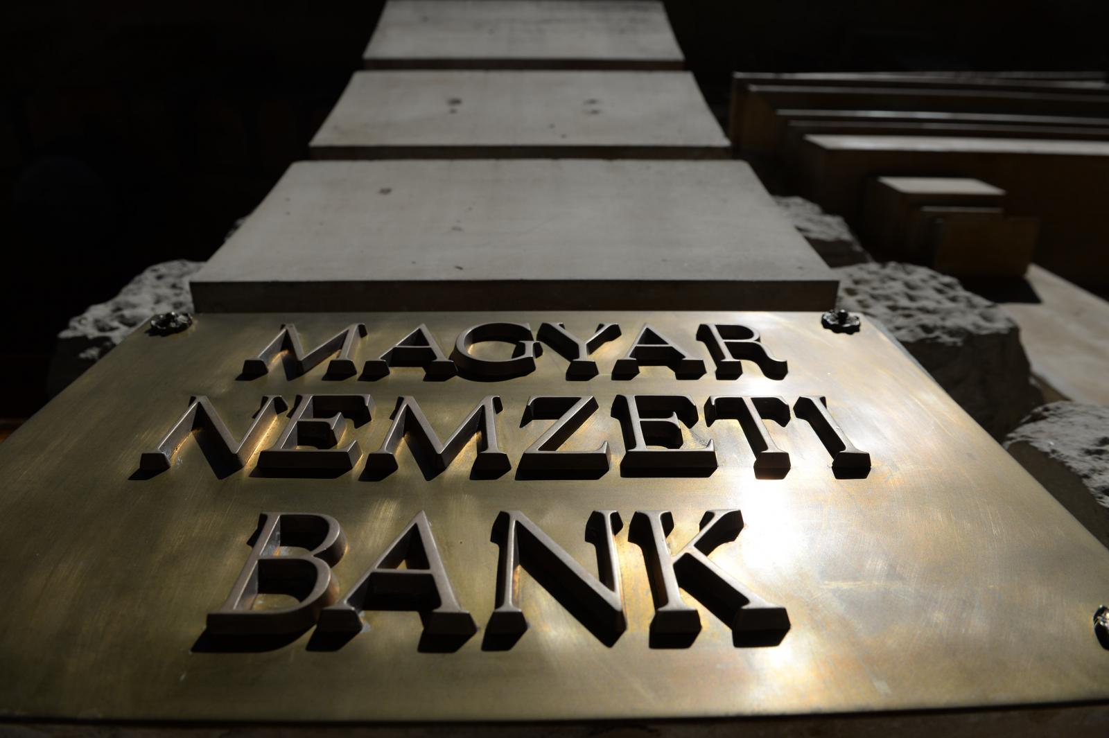 Még mindig nem hallgattak ki egyetlen gyanúsítottat sem az MNB-botrány ügyében