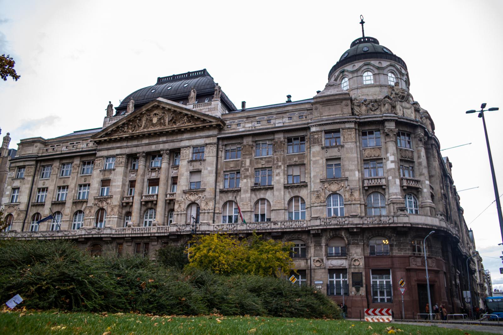 Az irodaház-építési láznak vége, a nyugati szereplők most már várnak, mit hoz a parlamenti választás Magyarországon