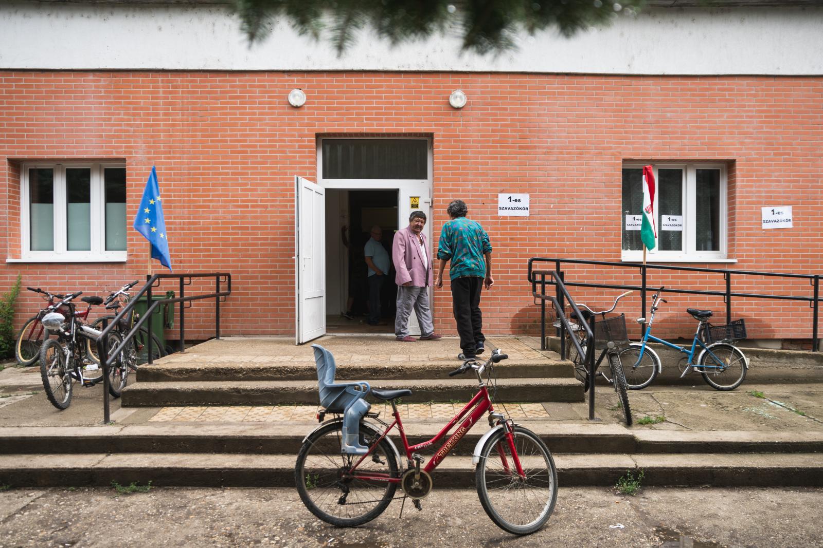 „Maffiamódszereket alkalmaznak” – Petíciót írt az italért, pénzért és drogért vett szavazatok miatt Kövér Lászlónak egy roma jogász